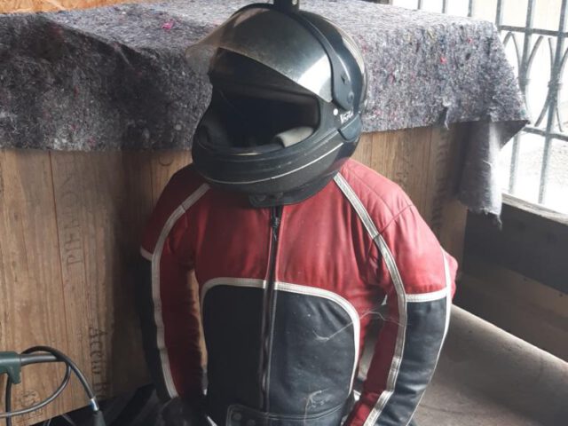 Ein alter Motorradkombi als Tisch, ein Traktor und ne Guzzi - aber war das schon alles?